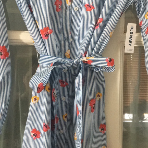 Never worn before! Cute flower print dress - Picture 2 of 4